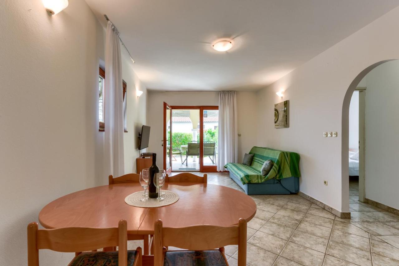 Apartments Andi Petrcane Bagian luar foto